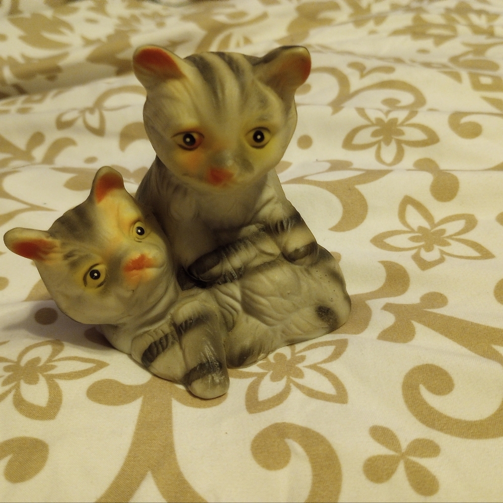 Vintage cat decor